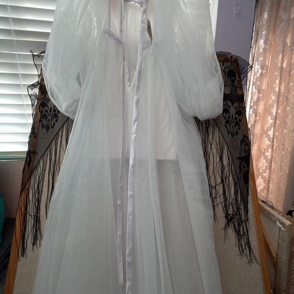 NWT: Elegant White Lace, Tull, Corset Wedding Dress size 8 - Picture 8 of 10